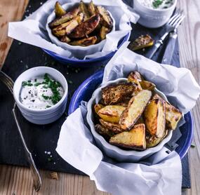 Knusprige Kartoffel-Wedges mit Sour Cream