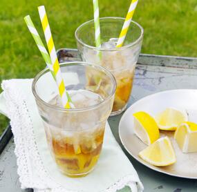Spritziger Zitronen-Caipirinha mit Ramazzotti