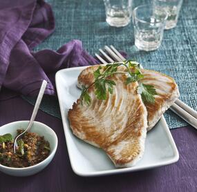 Edle Thunfischsteaks mit rotem Pesto