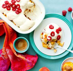 Pfirsich-Tiramisu mit Himbeeren