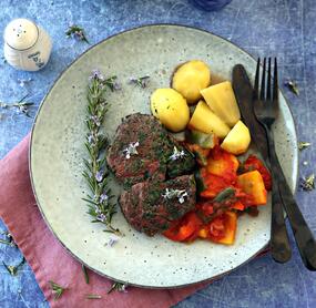 Rind mit Rosmaringemüse und Kartoffeln