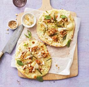 Knuspriger Asia-Flammkuchen mit Garnelen