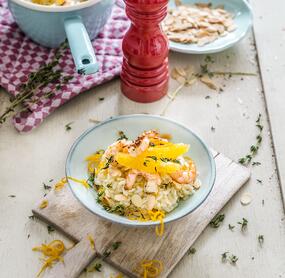 Orangenrisotto mit Garnelen und Mandeln