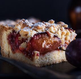 Pflaumenkuchen mit Hefeteig vom Blech
