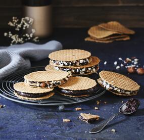 Nusswaffel-Sandwiches mit Nuss-Nugat-Füllung