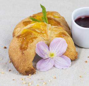 Zwetschgenhörnchen aus Plunderteig