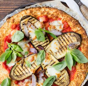 Blumenkohlpizza mit Aubergine