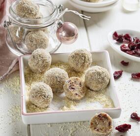 Weiße Trüffel mit Spekulatius und Cranberrys