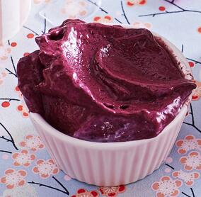 Fruchtiges Beeren-Joghurt-Eis
