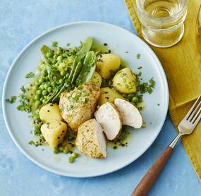 Curry-Hähnchen mit Erbsen-Kartoffelsalat