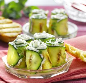 Gebratene Zucchinischeiben mit Ricottafüllung