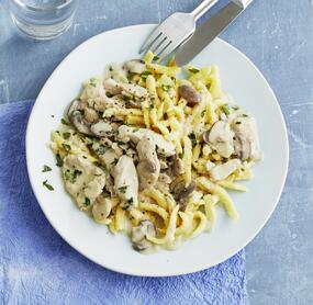 Hähnchen nach Jägerart mit Spätzle