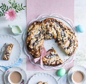 Hefekranz mit Mohn-Marzipan-Füllung