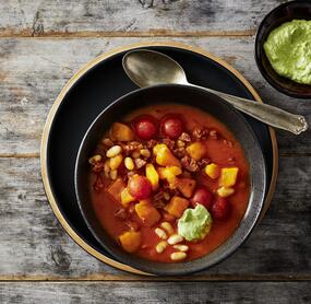 Schneller Kürbiseintopf mit Chorizo und Aioli