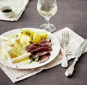 Schwarzwurzeln mit Curry-Hollandaise