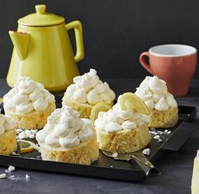 Saftige Zitronen-Törtchen mit Baiser