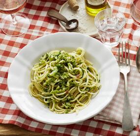 Würzige Brokkoli-Pasta mit Sardellen