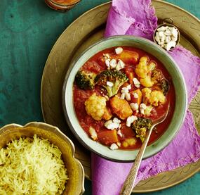 Fruchtiges Gemüsecurry mit Kurkuma-Reis