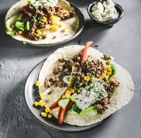 Hack-Wraps mit Sour Cream