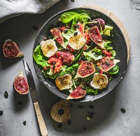 Salat mit Feigen und Ziegenkäse