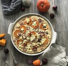 Flammkuchen mit Kürbis und Feta