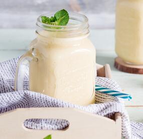 Mango-Lassi mit Kokosmilch