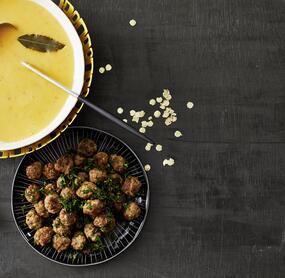 Kartoffel-Paprika-Suppe mit Hackbällchen