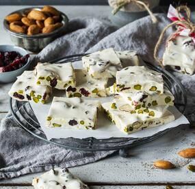 Weißer Nougat mit Pistazien