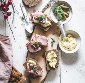 Roggen-Smörrebröd mit Roastbeef