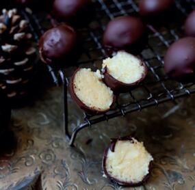 Weihnachtliche Marzipantrüffel