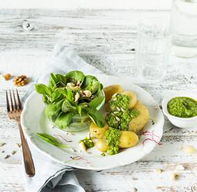 Pesto-Kartoffeln mit Feldalat