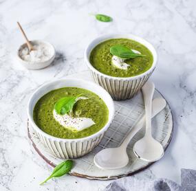 Spinat-Hack-Suppe mit Frischkäse