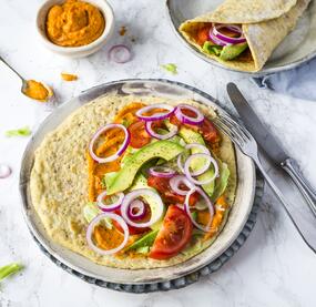 Gesunde Wraps mit Paprika-Kichererbsen-Aufstrich