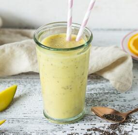 Mango-Orangen-Shake mit Chiasamen