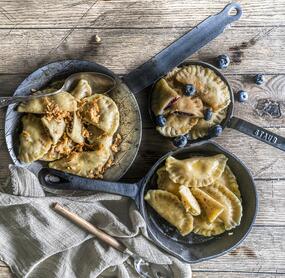 Piroggen mit Fleisch, Frischkäse oder Blaubeeren
