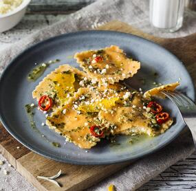 Ravioli in pikanter Salbei-Orangen-Butter