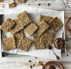 Walnussbrot mit Pflaumendip
