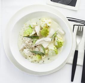 Sahniges Hähnchen-Ragout mit Romanesco