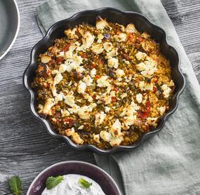 Knusprig überbackener Bulgur-Auflauf mit Feta