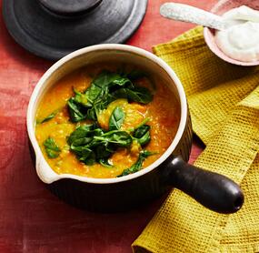 Vegetarisches Linsencurry mit Spinat