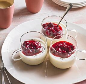 Mohn-Holunderblüten-Panna-cotta