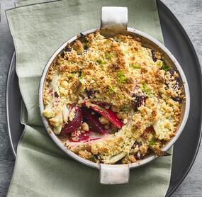 Knuspriger Rote-Bete-Crumble mit Fenchel