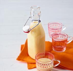 Selbst gemixter Eierlikör