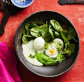 Wasabi-Eier mit Erbsenstampf