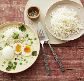 Eier in Senfsauce mit Erbsen