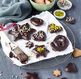 Herzen, Sterne und Brezeln aus Lebkuchen