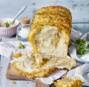 Luftiges Knoblauch-Zupfbrot