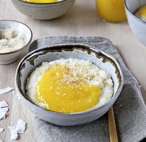 Kokosmilchreis mit Mangosoße