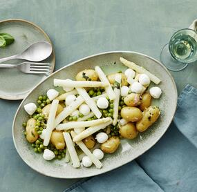 Kartoffel-Spargel-Gemüse mit Basilikum-Senf-Vinaigrette