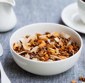 Low-Carb-Müsli mit Knuspereffekt